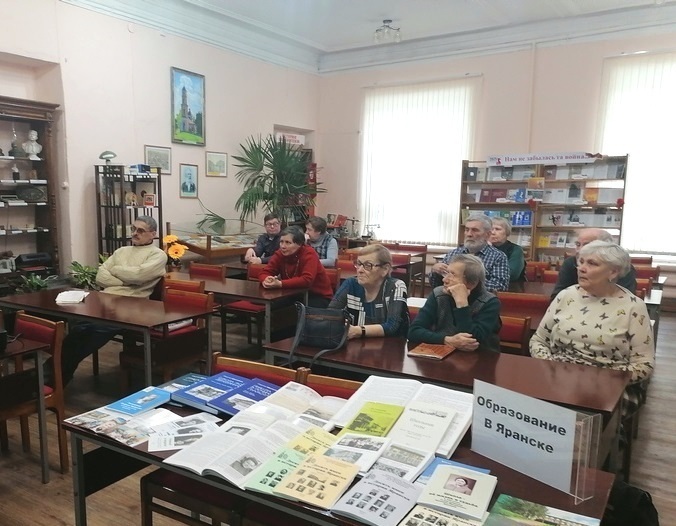 В клубе «Краеведческий вторник» в центральной районной библиотеке.