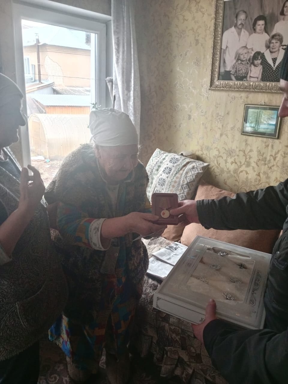 Продолжаем вручать юбилейные медали &quot;80 лет Победы в Великой Отечественной войне 1941-1945 гг..