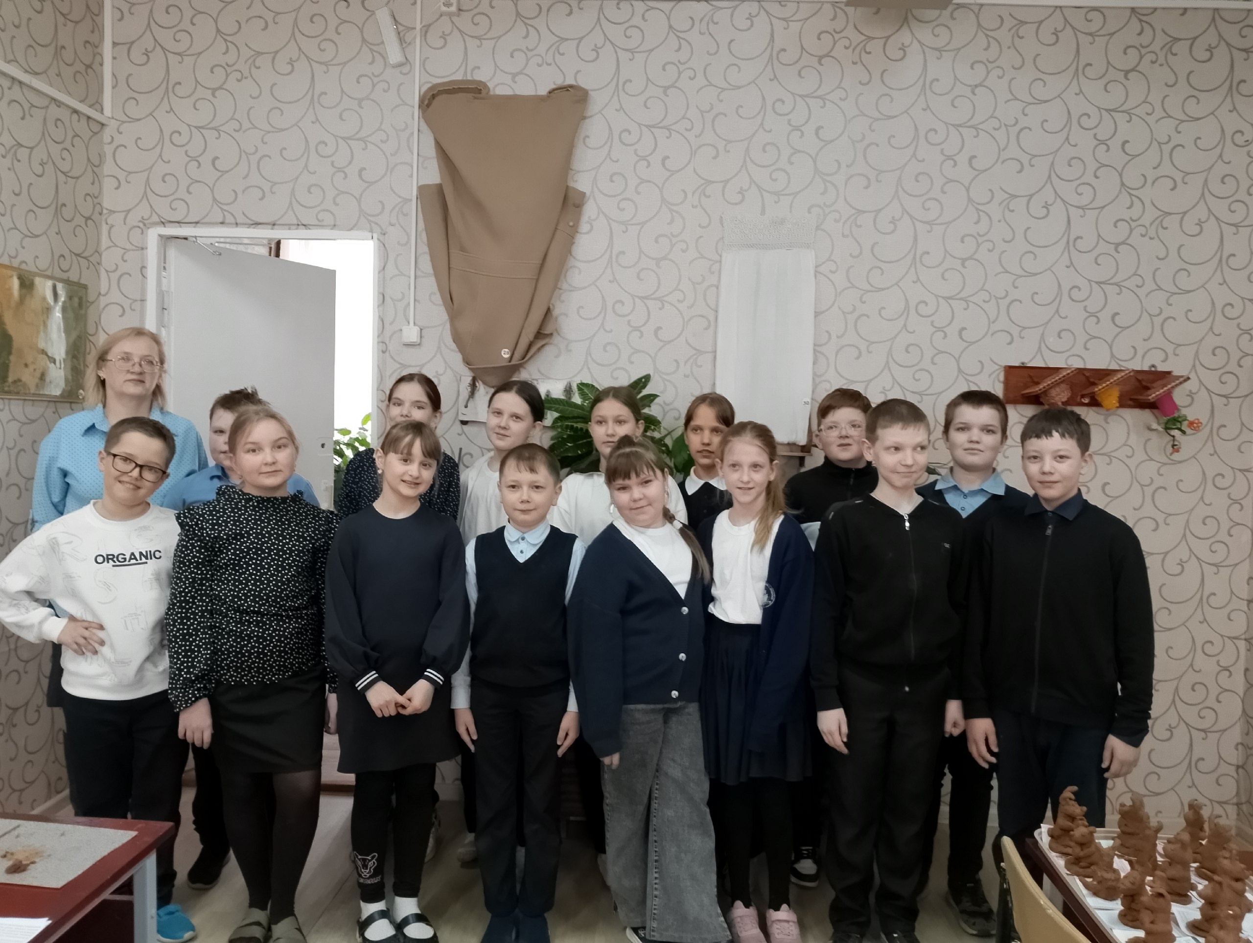 Сегодня мастер-класс &quot;Пасхальный кролик&quot; в Яранском краеведческом музее посетил 4 &quot;А&quot; класс.