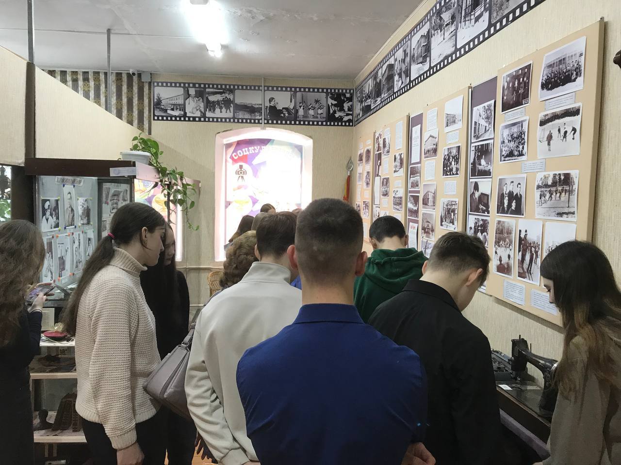 Яранский краеведческий музей посетили учащиеся 8 &quot;Б&quot; класса средней школы № 3.