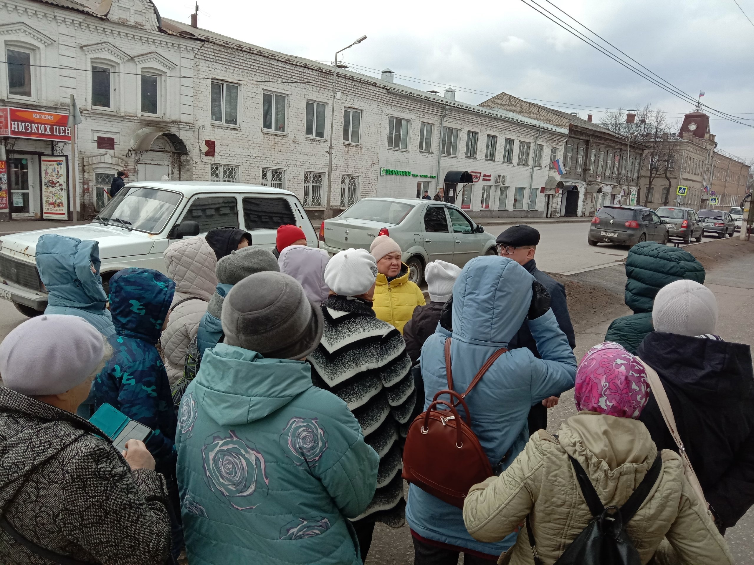 Группа туристов из города Йошкар-Ола посетила Яранский краеведческий музей..