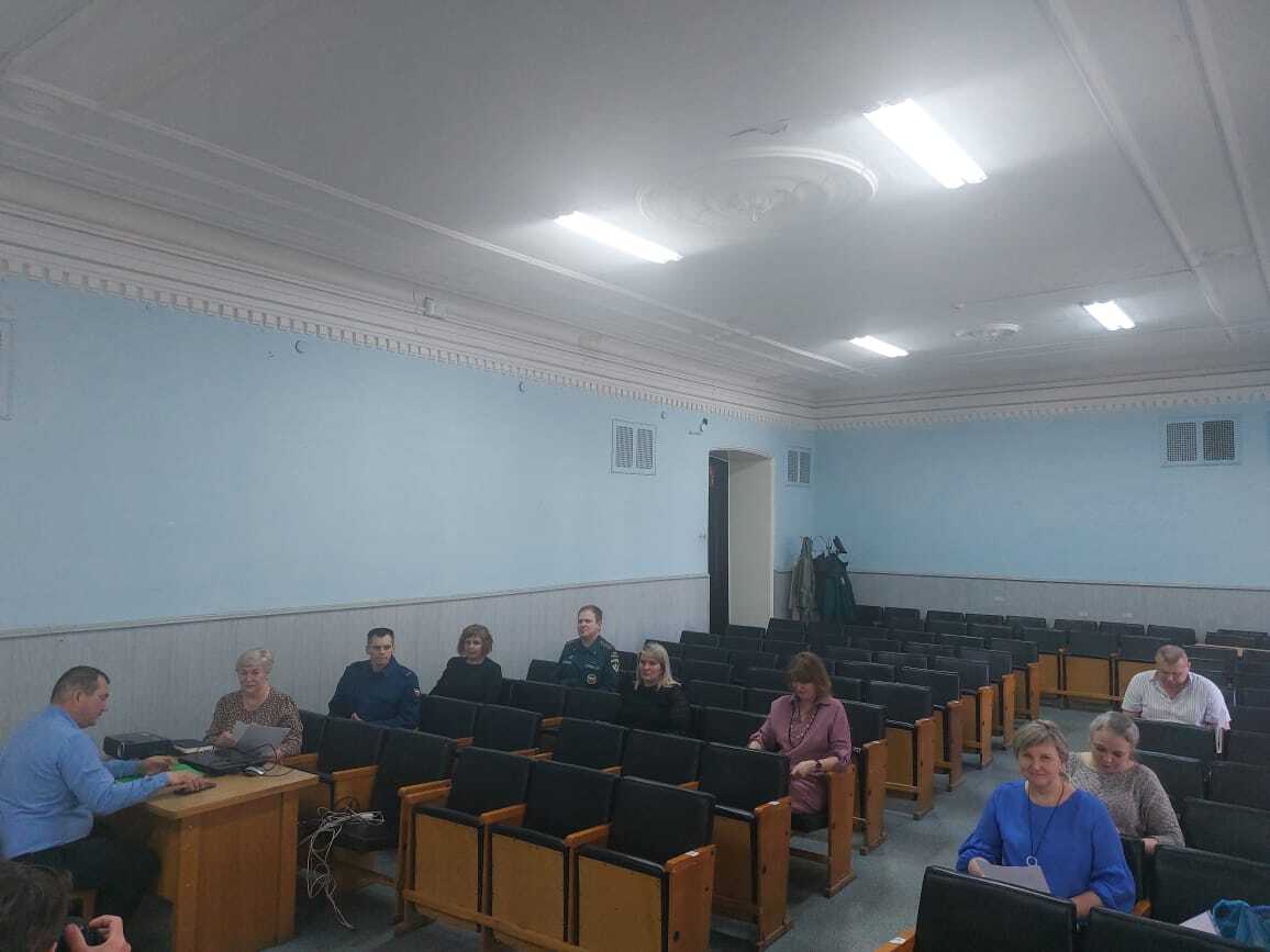 Очередное заседание комиссии по делам несовершеннолетних и защите их прав.