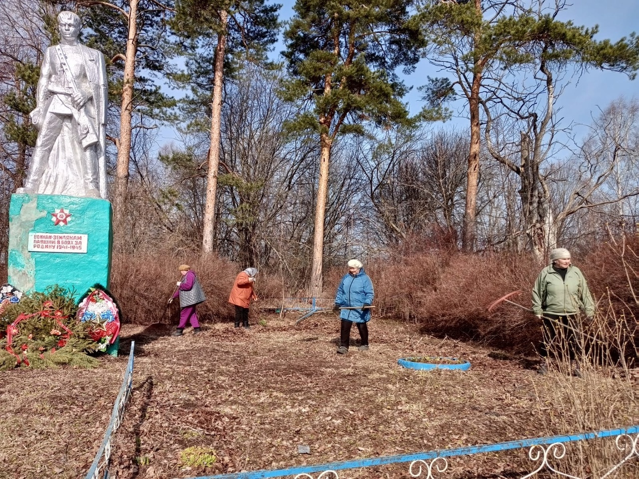 В рамках проведения Всероссийского субботника, на территории Яранского городского поселения.