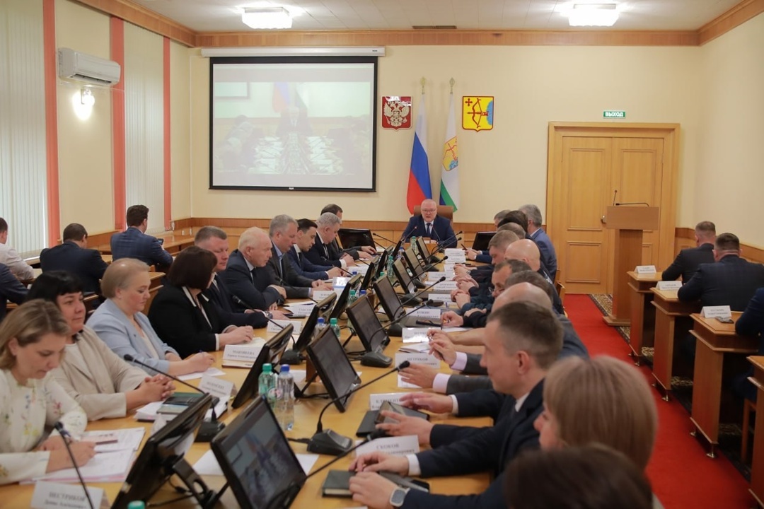 Губернатор области на еженедельном оперативном совещании подвел итоги встреч.