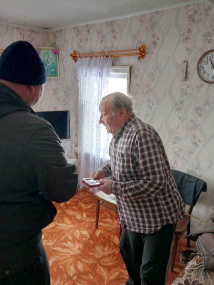 Продолжаем вручать юбилейные медали "80 лет Победы в Великой Отечественной войне 1941-1945 гг. Продолжаем вручать юбилейные медали "80 лет Победы в Великой Отечественной войне 1941-1945 гг.