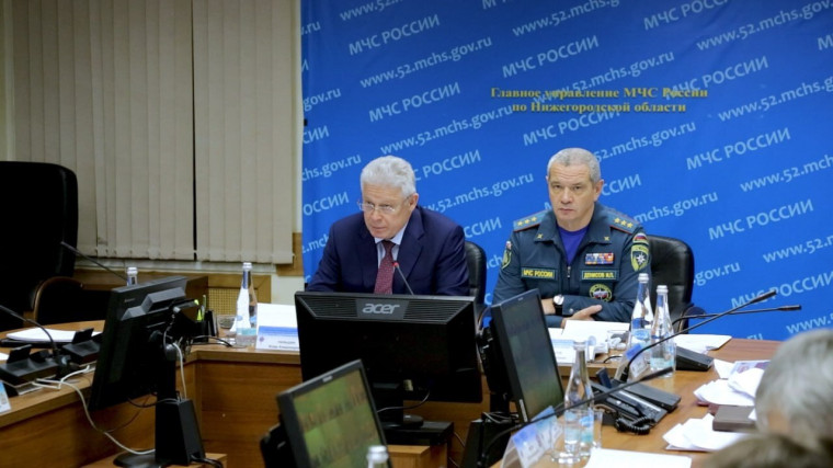 В Нижнем Новгороде обсудили готовность регионов ПФО к паводку и пожароопасному сезону. В Нижнем Новгороде обсудили готовность регионов ПФО к паводку и пожароопасному сезону.